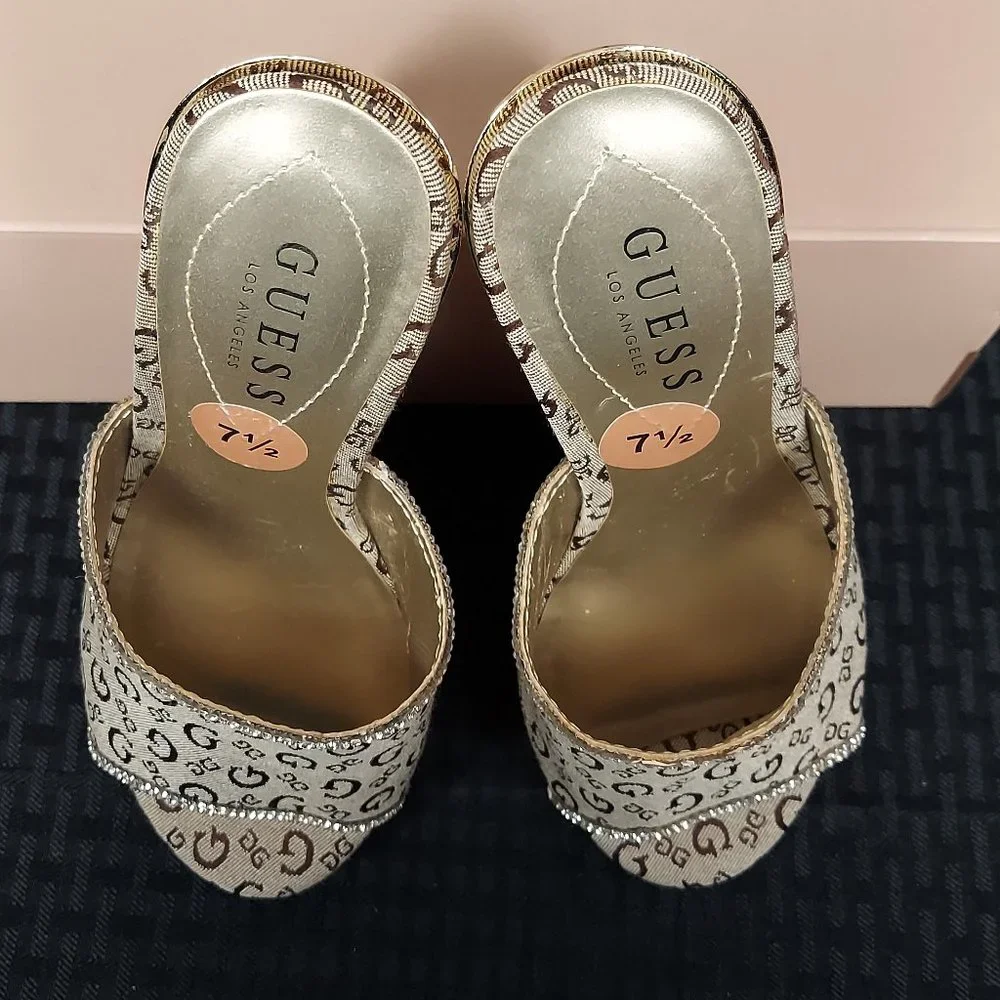 GUESS BETRUE2 RHINESTONE ACCENTED CORK WEDGE SANDALS (7.5)